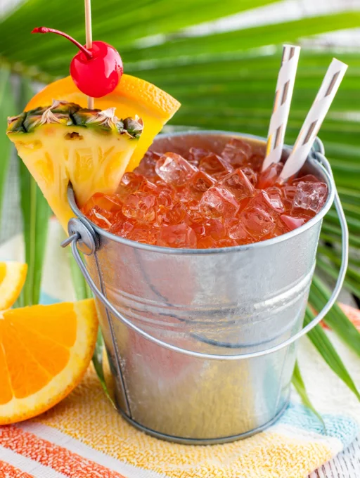 Tropical Cocktails: 30 Irresistible Recipes to Sip Under the Sun 18 Beach Bum Bucket