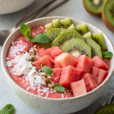 Watermelon smoothie bowl recipe easy: 3 steps for a refreshing treat